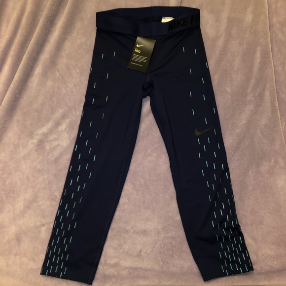 💙Nike Capris Leggings - Picture 2 of 5